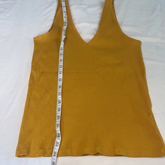 New!🌟 Express Ribbed Yellow V Tank Size Large - Picture 7 of 7